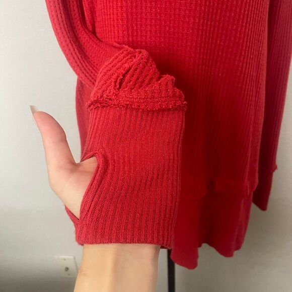 Free People We The Free Red North Shore Oversized Waffle Knit Thermal Size Small - Picture 6 of 8